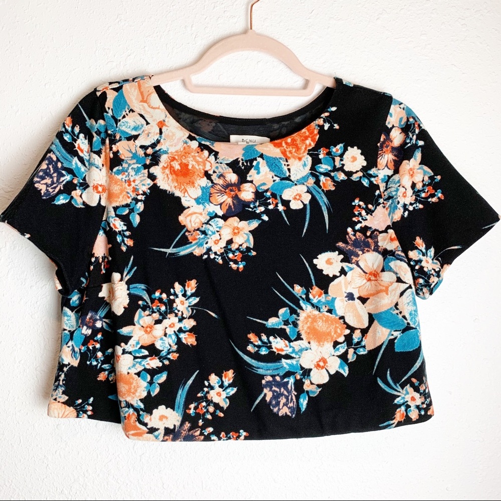 BCNU Floral crop Top size M